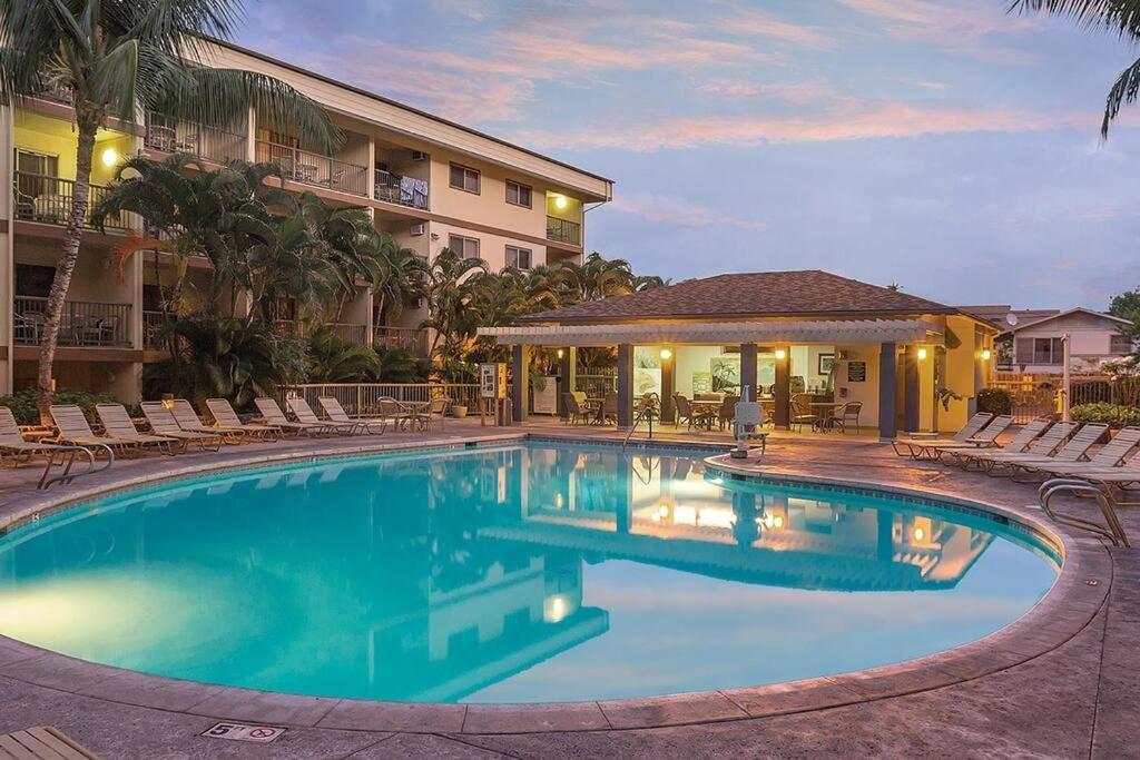 Beautiful 2 Bedroom Condo @ Kona! Kailua-Kona Bagian luar foto